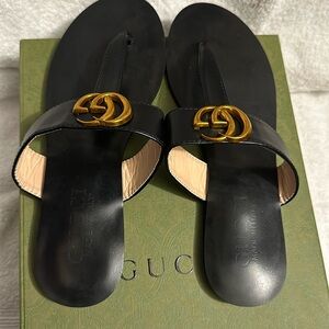 Women’s sandals never used